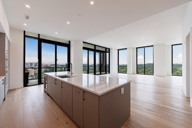 Photo - 2425 Peachtree Rd Unidad 1806