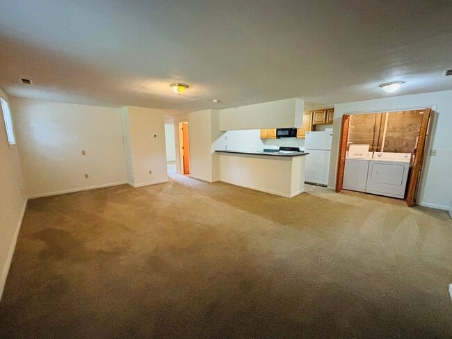 Photo - 460 Turner St NW