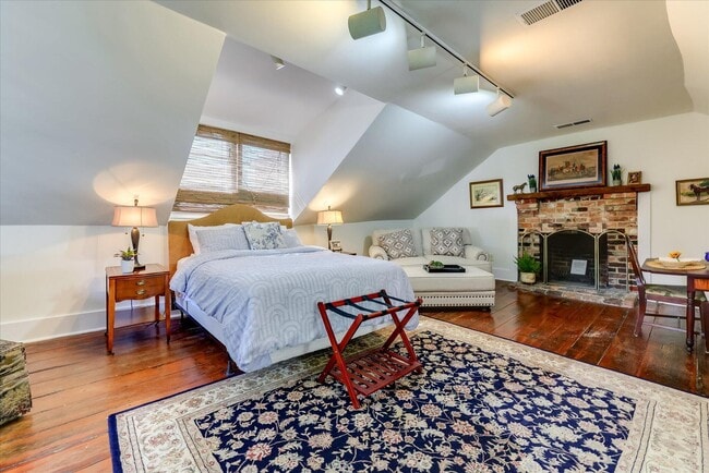 Photo - 241 Laurens St SW Unidad Apt D