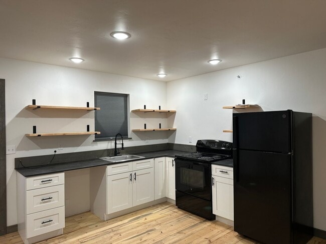 Building Photo - 10 Diane Rd Unit #2