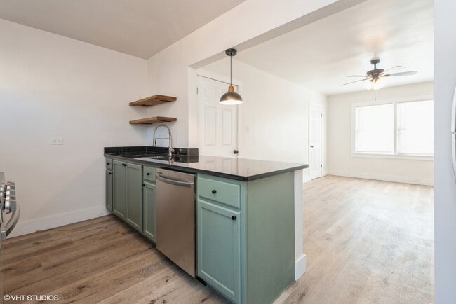 Photo - 7411 N Wolcott Ave Unit 1W