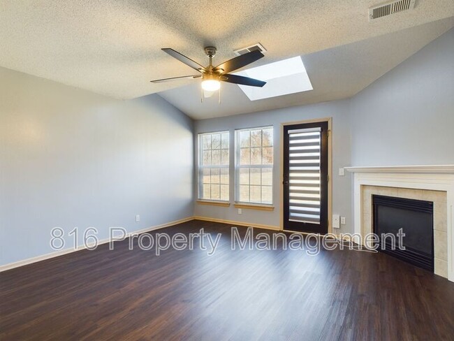 Photo - 8144 N Elmwood Ave Townhome