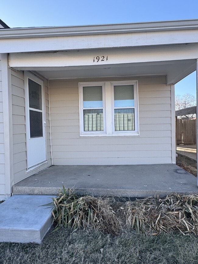 Photo - 1921 S Everett St