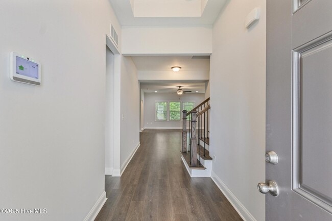 Photo - 570 Tullimore Ln