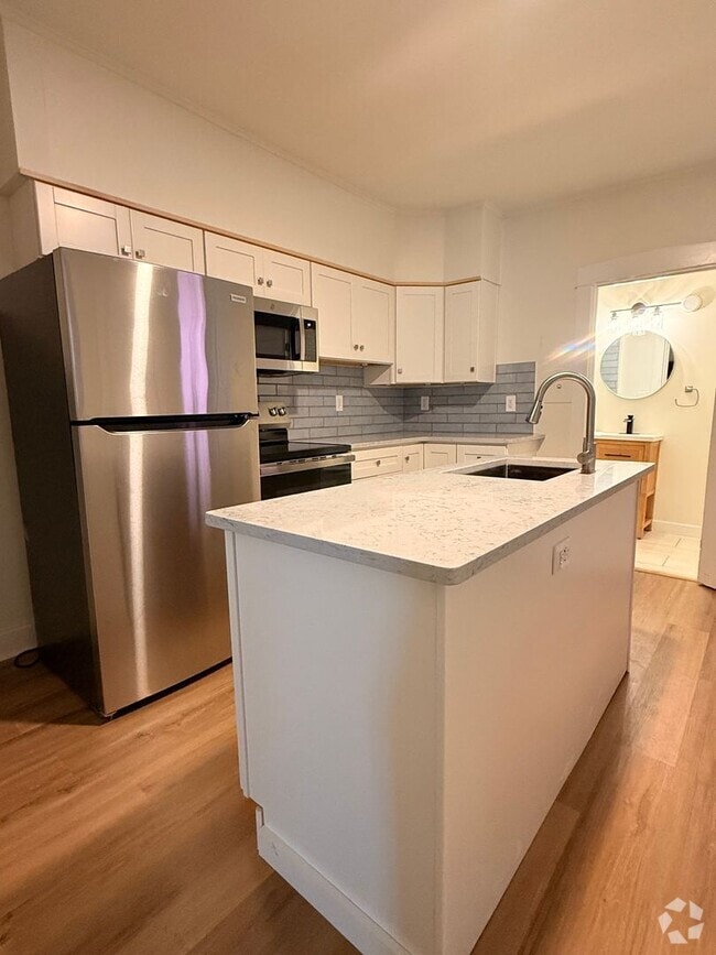 Building Photo - 33 N Charlotte St Unit 1st FL Rental