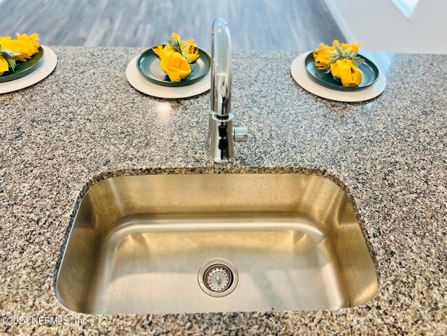 Photo - 535 S Woodlawn St