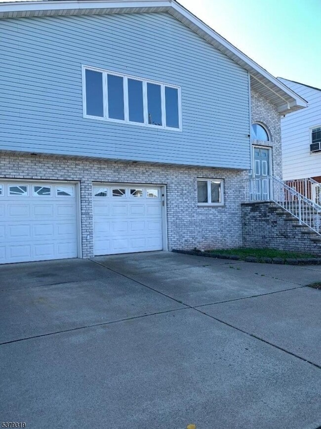 Building Photo - 248 Outwater Ln Rental