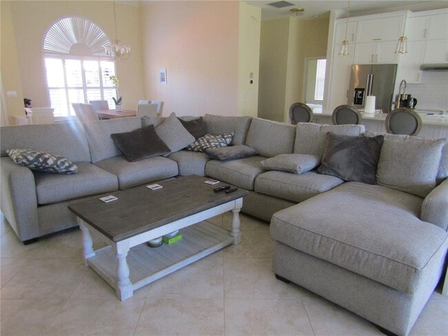 Photo - 702 Silk Oak Dr