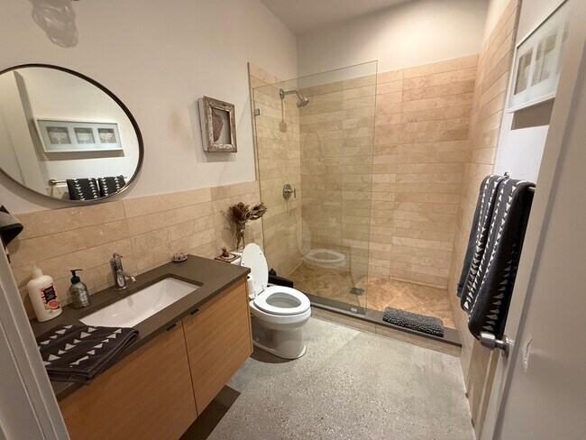 Photo - 2614 W North Ave Unit 3N