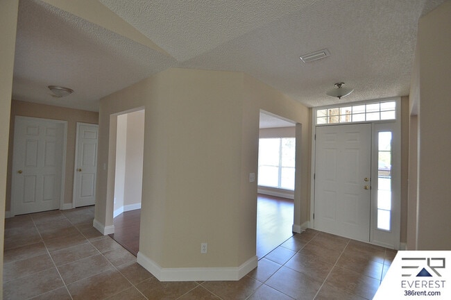 30 Lancelot Dr