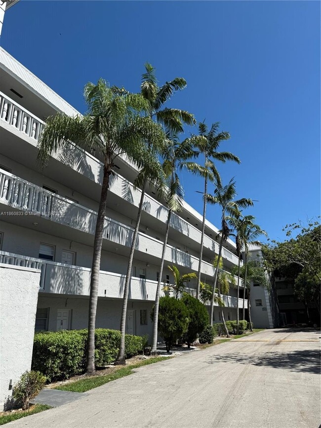 Building Photo - 17255 SW 95th Ave Unit 445 Rental