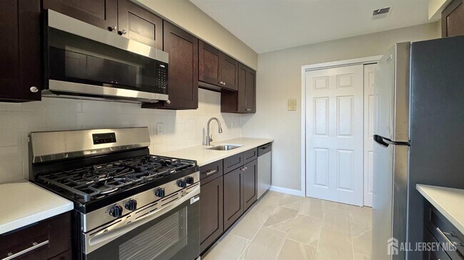 1511 Raspberry Ct