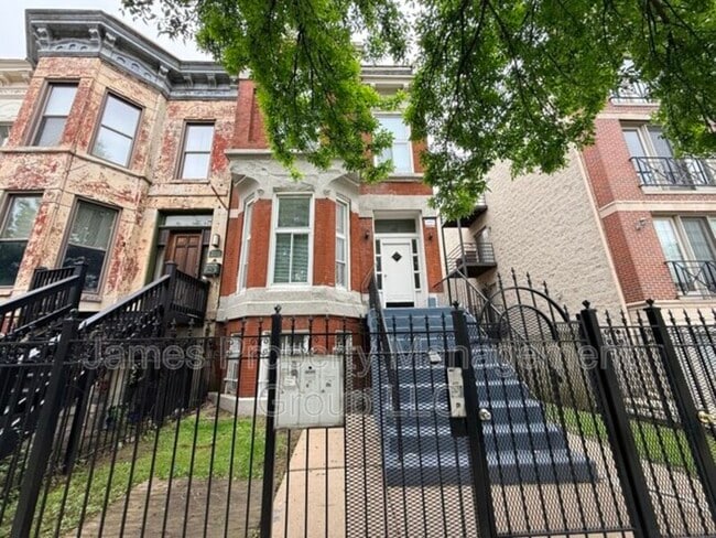 Building Photo - 2213 W Washington Blvd Unit 2F