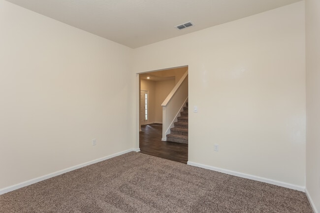 Photo - 145 Ashwood Cir