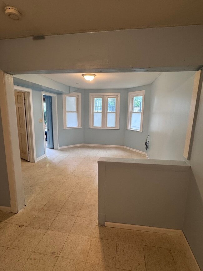 Photo - 3717 W Dickens Ave