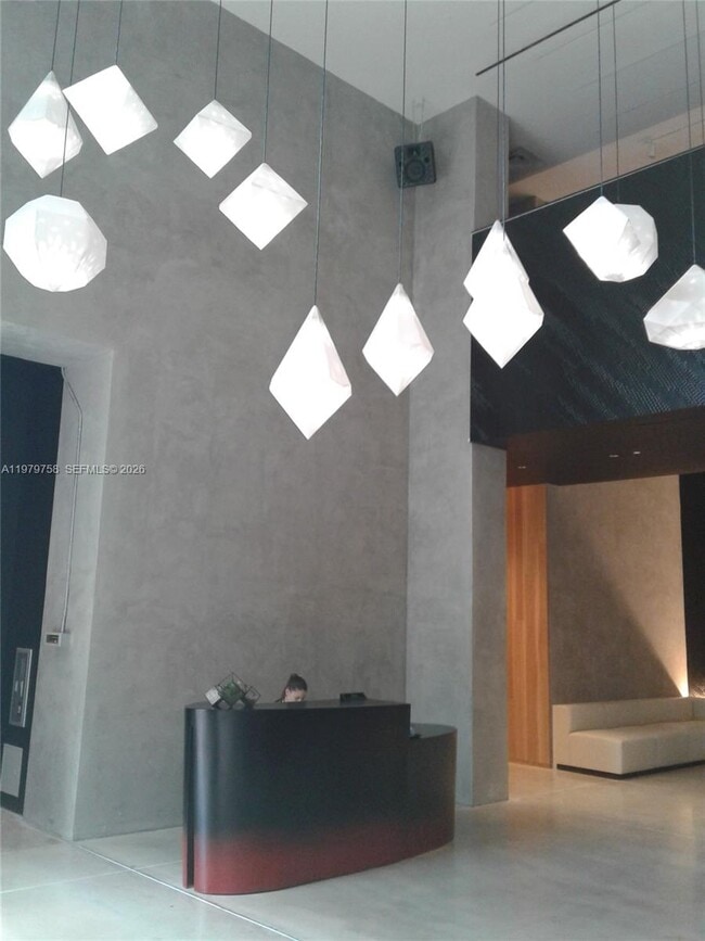 Building Photo - 151 SE 1st St Unit 906