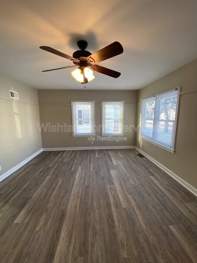 Photo - 427 W Murray St