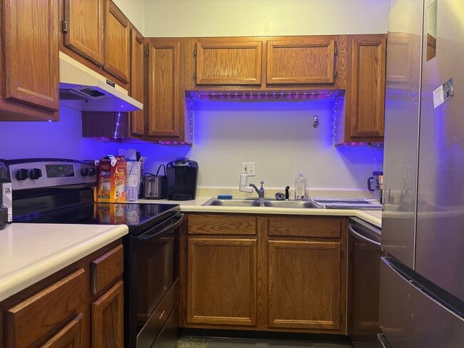 Photo - Great location for $2200/month - 2bd/1ba with TWO assigned parking spaces (tandem spaces)