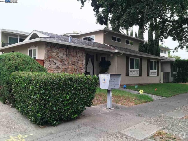 Building Photo - 1581 Mendenhall Dr Unit 2 Rental