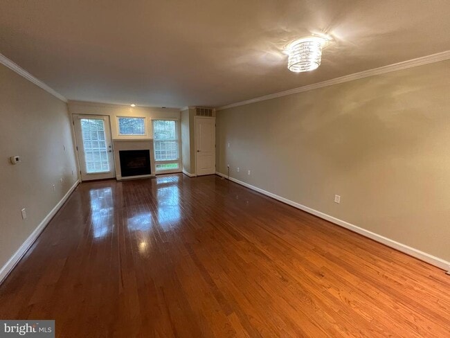 Photo - 6924 Fairfax Dr Unidad 132
