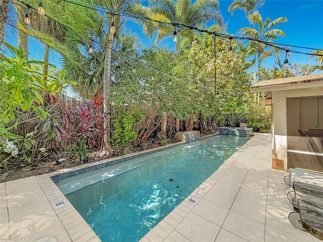 Building Photo - 1419 NE 4th Ct