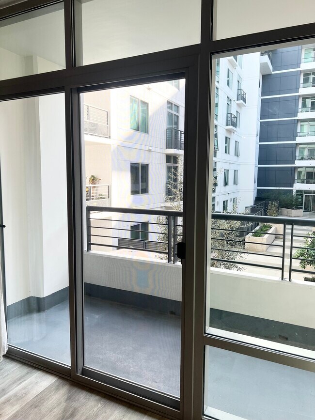 425 W Beech Unit 336