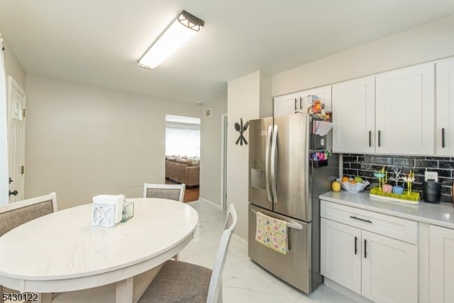 Photo - 206 Centre St