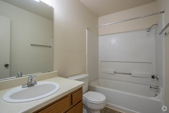 1 BR, 1 BA - 698 SF