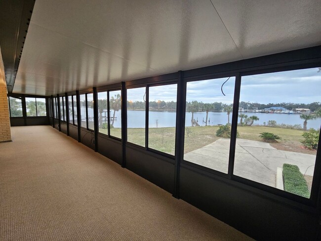 Photo - Peaceful, Entertainer's Dream on the Waterfront in Beautiful Donalson Point!