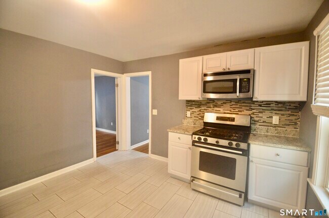 Photo - 807 Brewster St