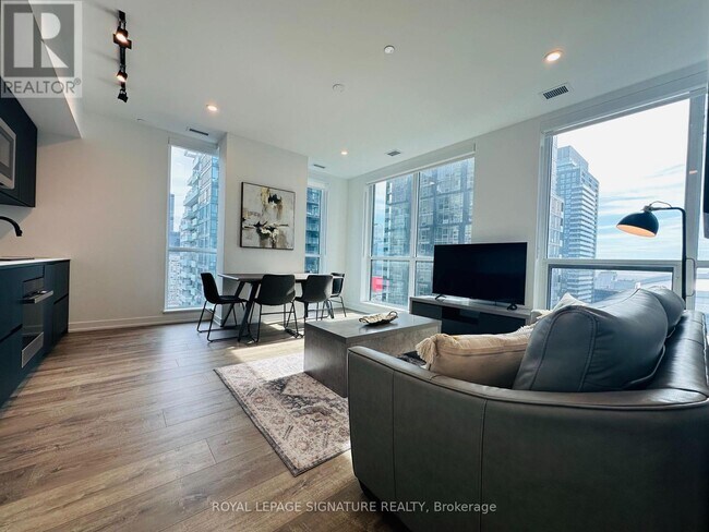 Photo - 327 King St W Unité 2602