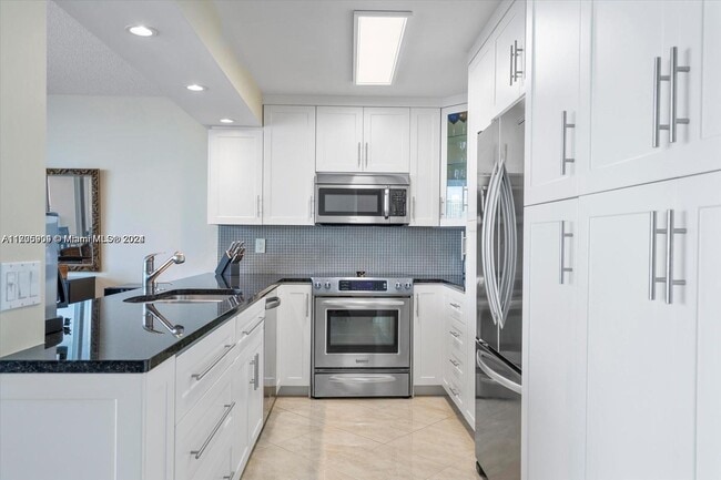 Photo - 17800 N Bay Rd Unidad #1704