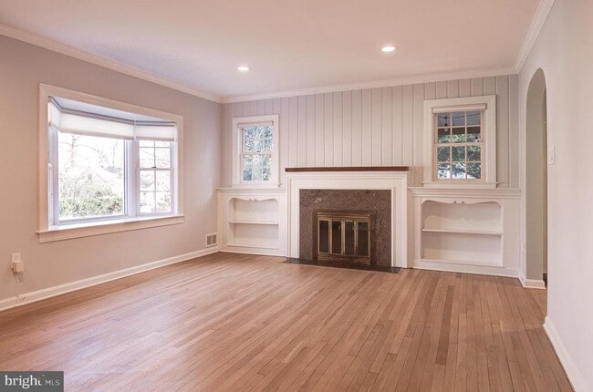 Building Photo - 403 W Rosemary Ln