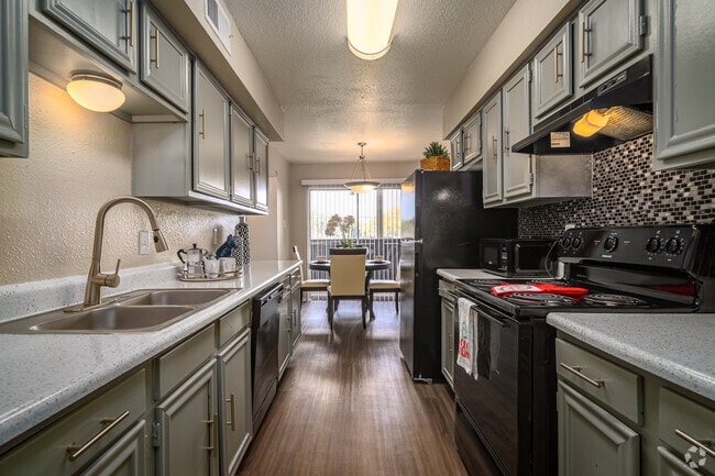 3BR, 2BA - 1.400SF - Waterford Grove Apartments