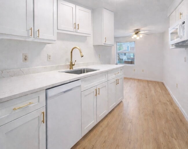 Building Photo - 8304 SW Mohawk St Unit 8304