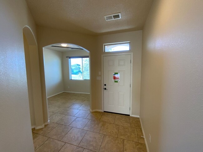 Photo - 4 Bedroom Home Available Near Golf Course ...