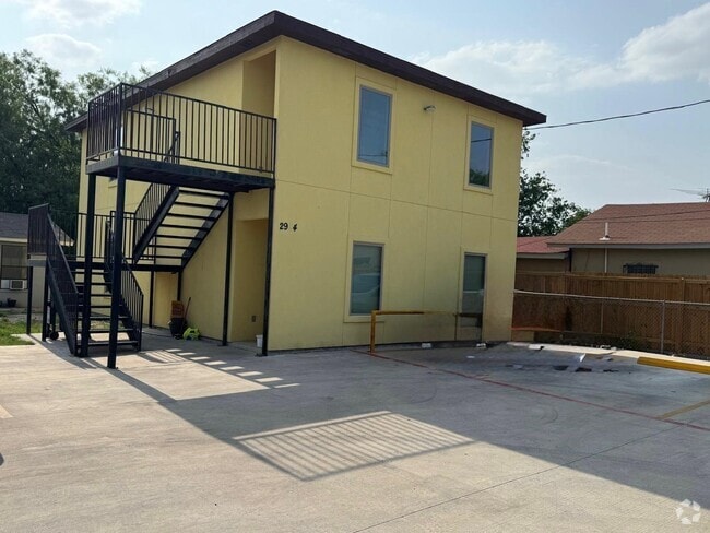 Building Photo - 2904 Salinas Ave Rental