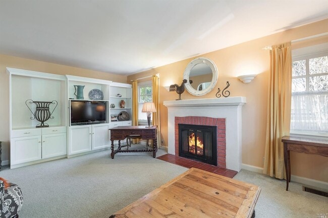 Photo - 1655 Scott St