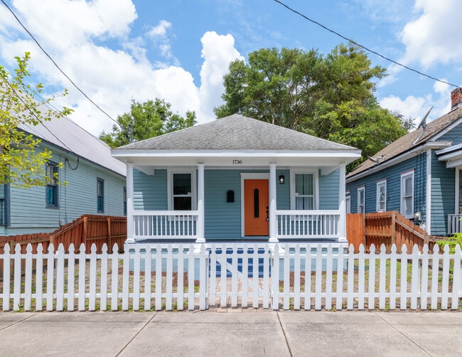 Building Photo - 1736 Ionia St