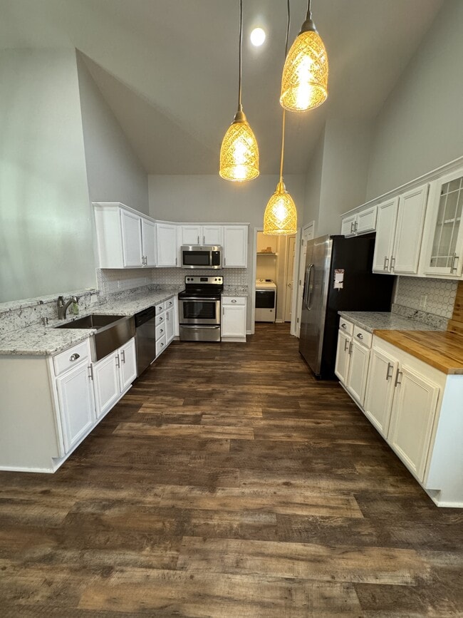 Photo - 2016 Saltwater St