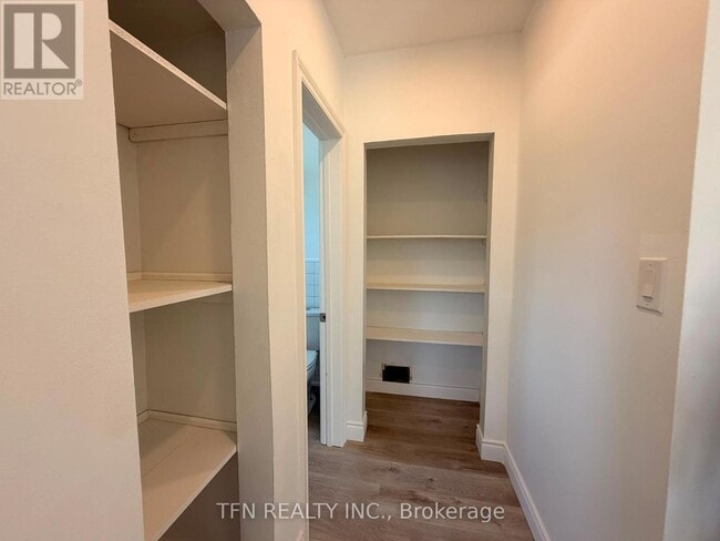 Photo - 252 Mississaga St W Unit 9