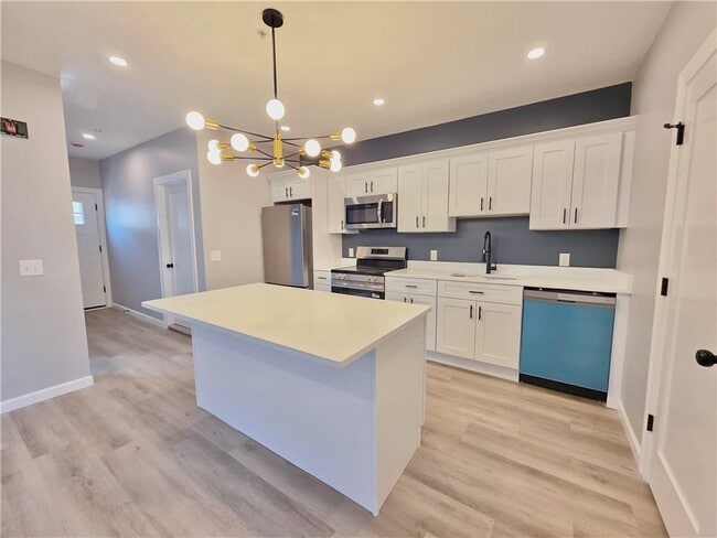 1965 Smith St Unit 2L