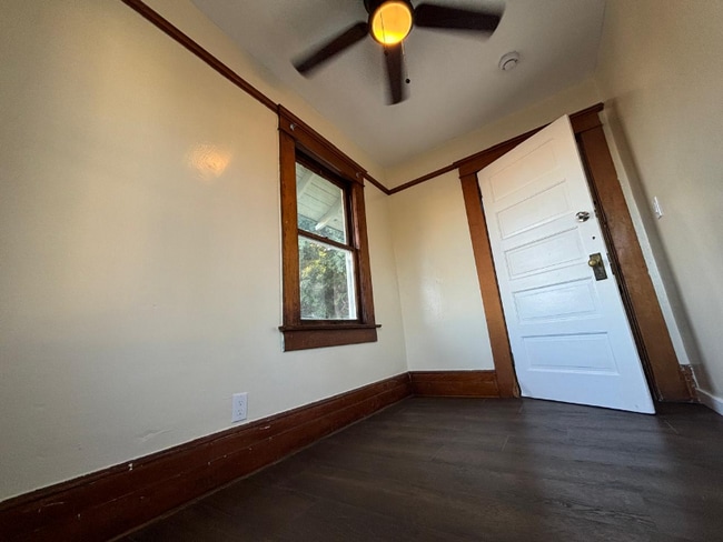 Photo - 526 W 49th St