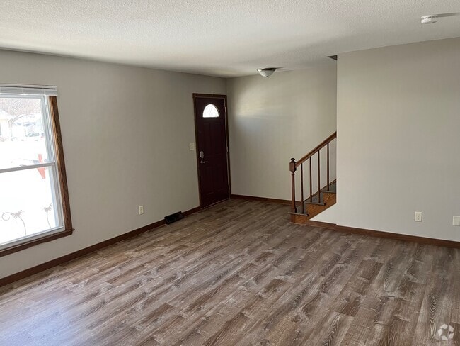 Building Photo - 519 8th St N Unit B Rental