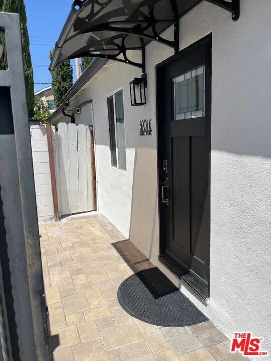 Building Photo - 5901 1/2 Encino Ave Rental