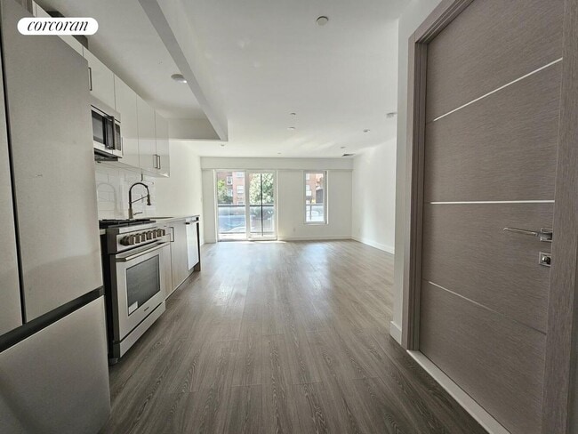 Building Photo - 2025 Ocean Ave Rental