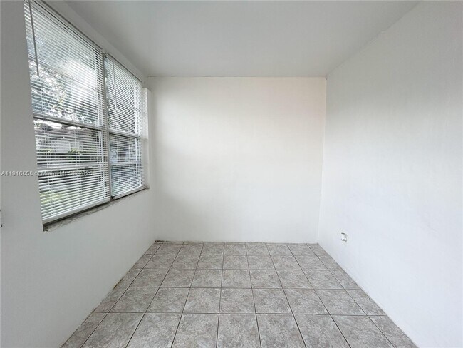Photo - 667 NE 86th St Apartamento Unidad 3B