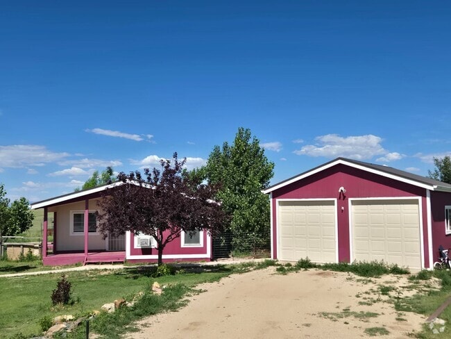Building Photo - 3 Bedroom Country Home with Detached Garage