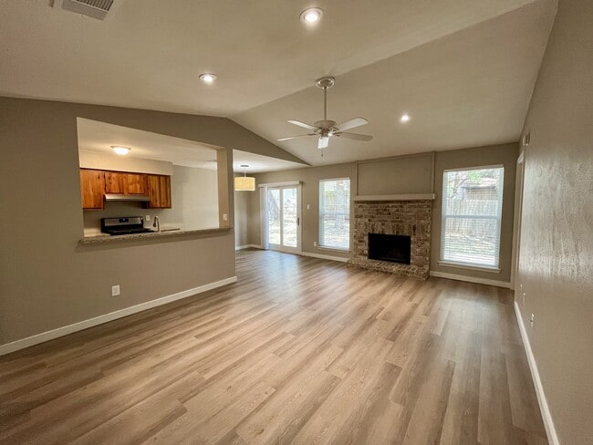 Photo - 4501 Dorsett Oaks Cir Unidad A
