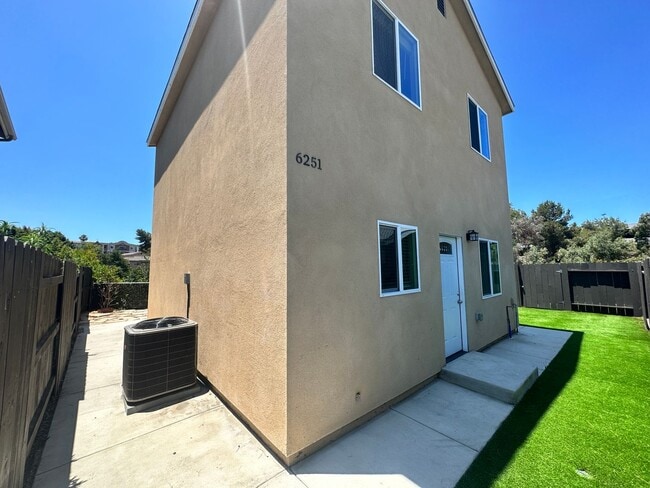 Photo - 4 bed house on Adobe!